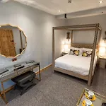 Sneaton Castle Hotel *