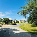 Hotel Sneaton Castle