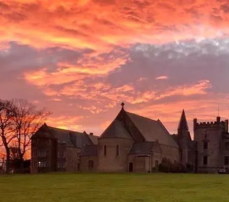 Sneaton Castle Hotell *