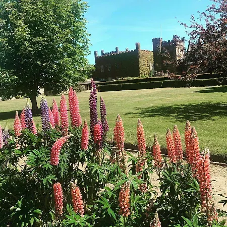 Sneaton Castle * ウィットビー
