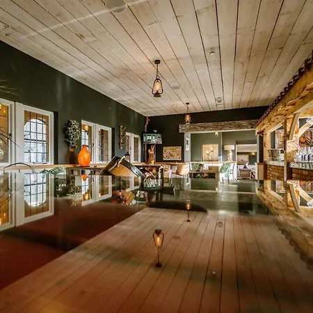 Sneaton Castle 휫비