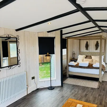 Sneaton Castle 휫비