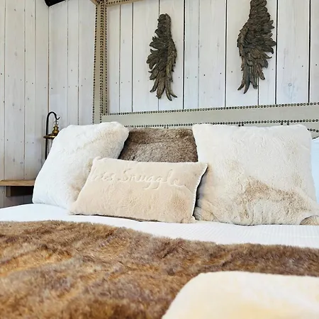 Sneaton Castle 휫비