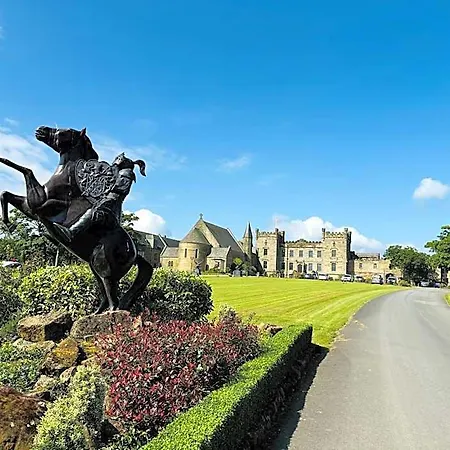 Sneaton Castle * ウィットビー