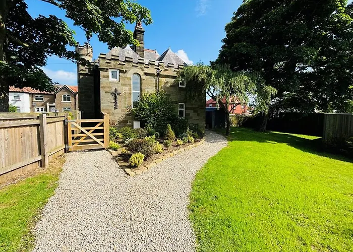 Sneaton Castle Hotel *