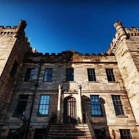 Sneaton Castle ويتبي